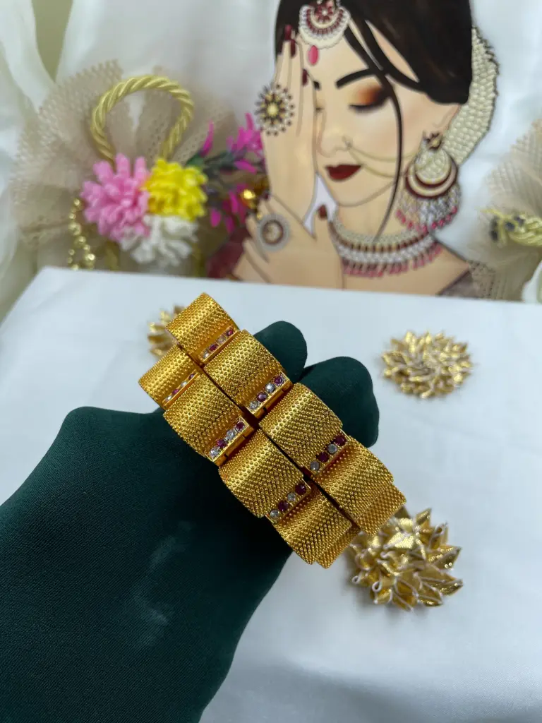 [167]  Swarnarekha Bangles 