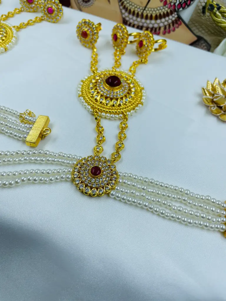 Red ruby three finger goldlook haathfool