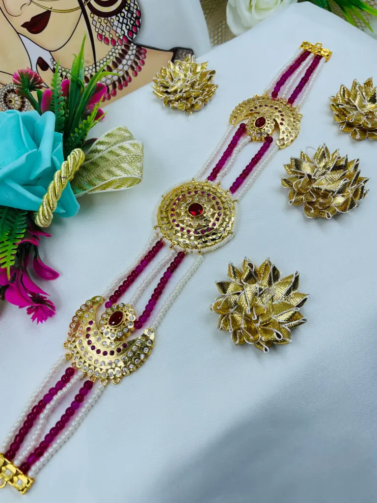 Chand suraj with red and white moti mattapatti