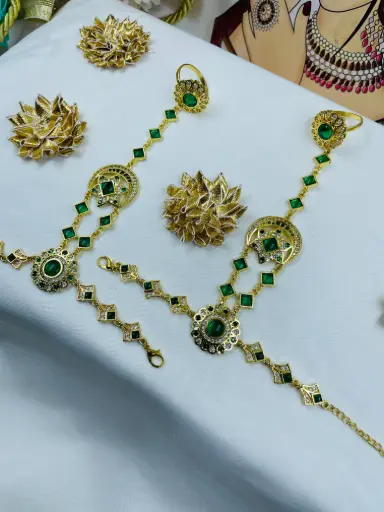 [210] Green single finger haathfool