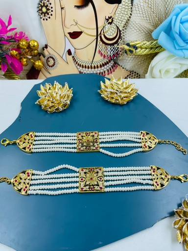 Gold look bracelet 